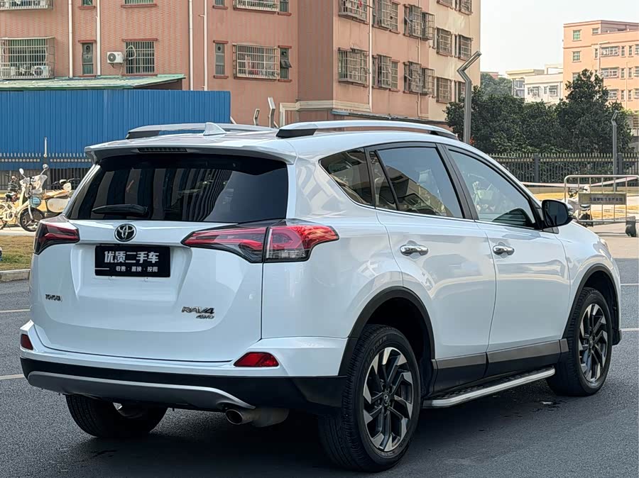 Toyota RAV4 2016 — фото 9