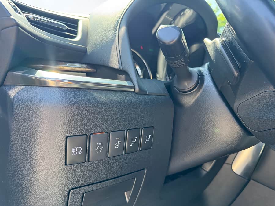 Toyota Vellfire 2023 — фото 17