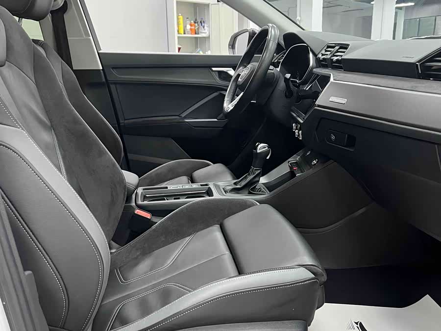 Audi Q3 Sportback 2023 — фото 25