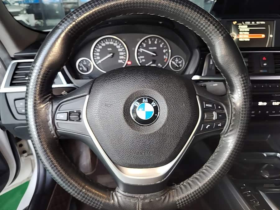 BMW 3 Series 2017 — фото 11
