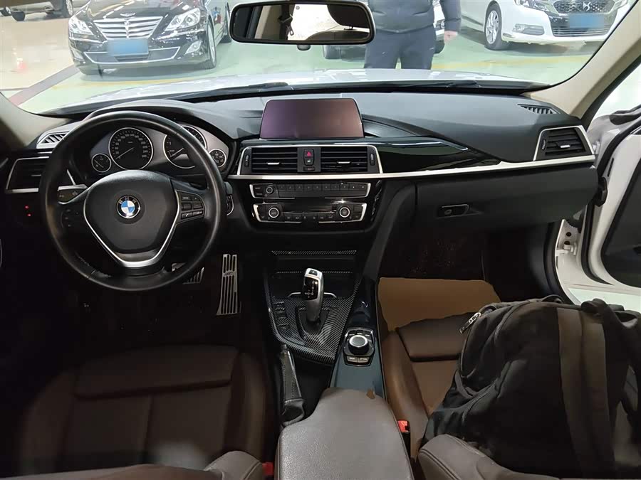 BMW 3 Series 2018 — фото 12