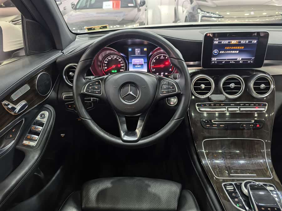 Mercedes-Benz GLC 2017 — фото 12