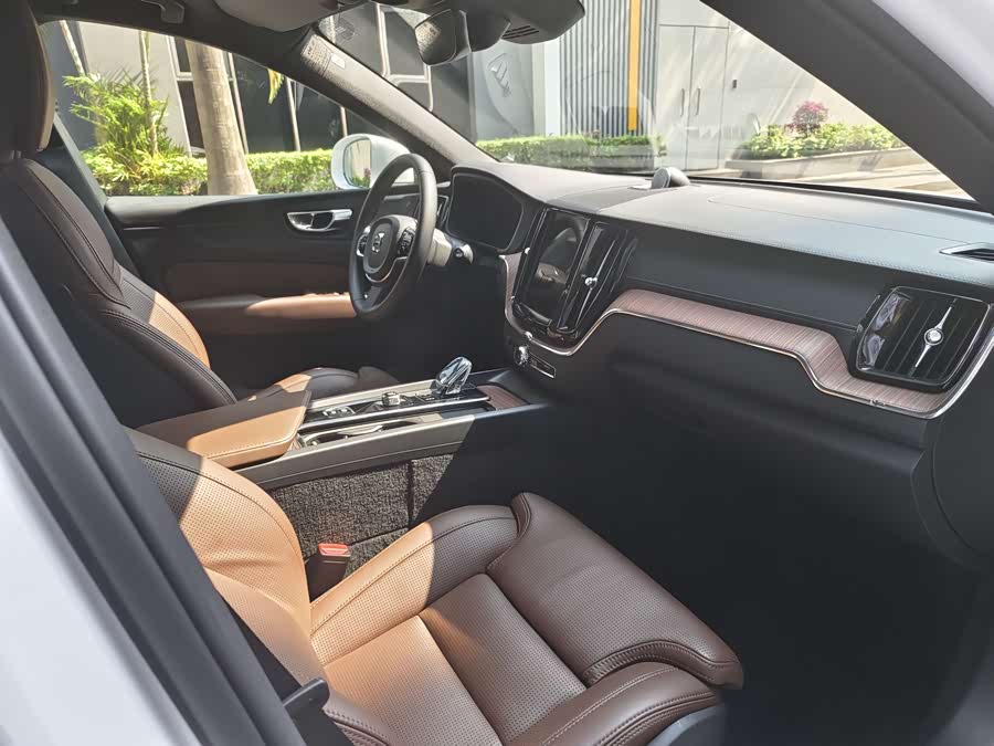 Volvo XC60 Plug-In Hybrid 2024