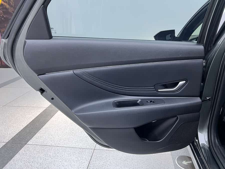 Hyundai Elantra 2023 — фото 15