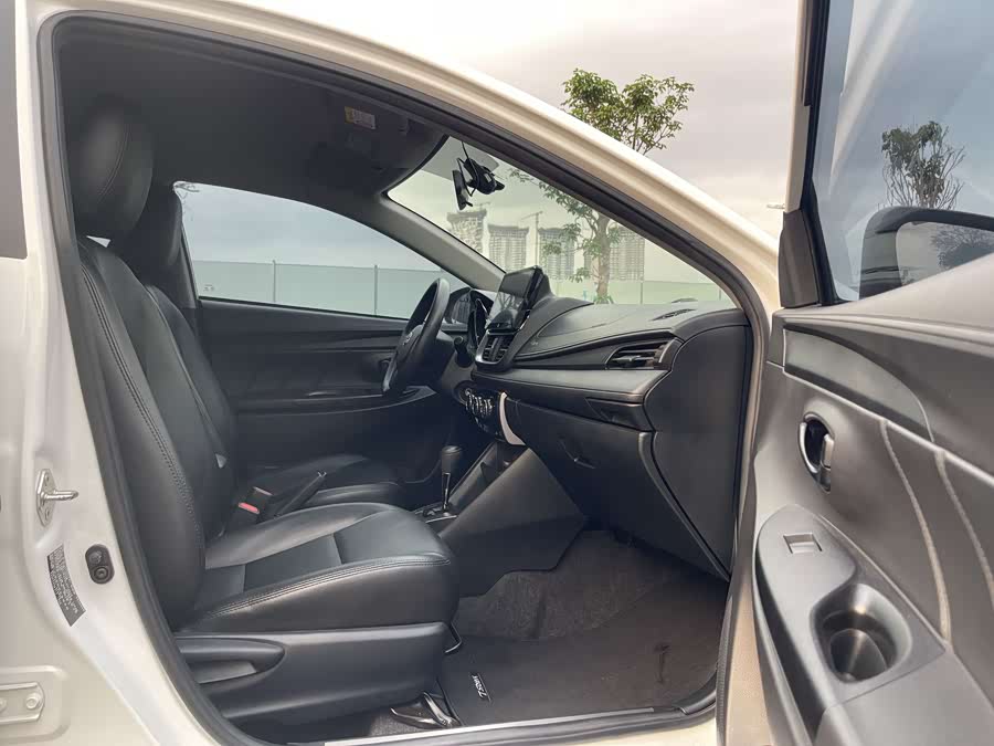 Toyota Yaris L 2020 — фото 12
