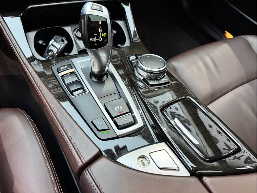 BMW 5 Series 2014 — фото 17