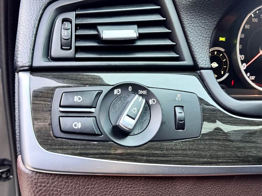 BMW 5 Series 2014 — фото 12