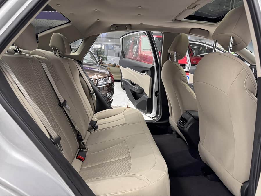 Buick Excelle 2015 — фото 12
