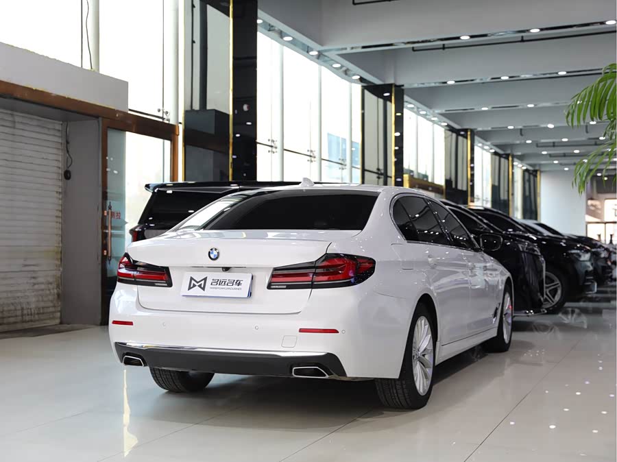 BMW 5 Series 2022 — фото 16