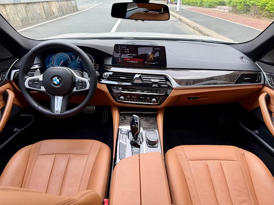 BMW 5 Series 2018 — фото 25