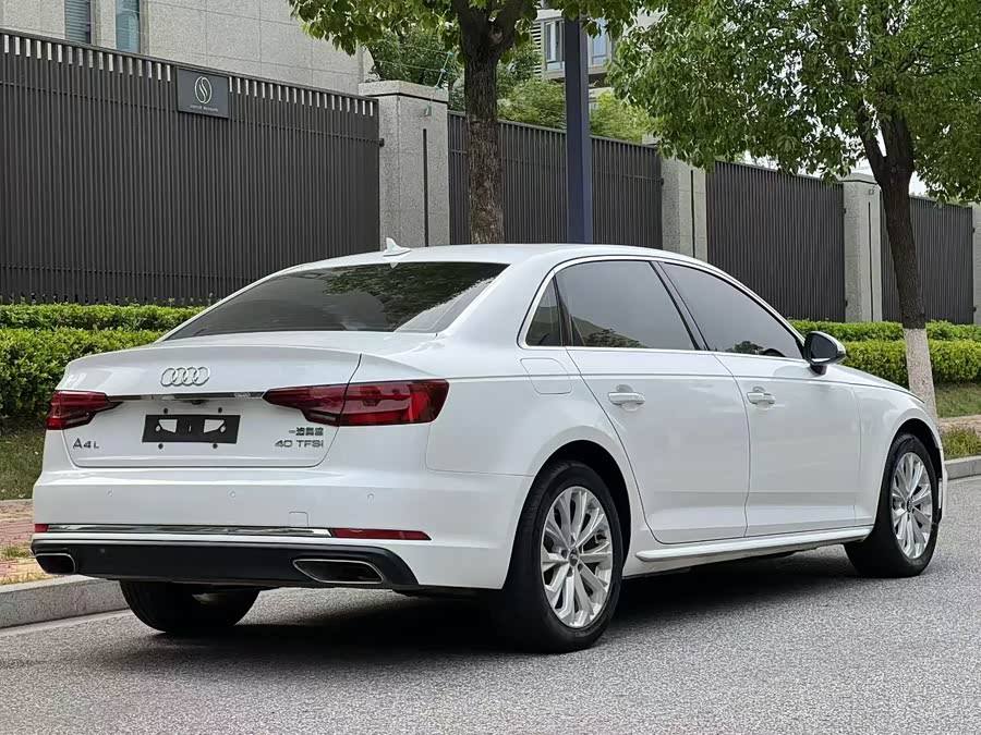 Audi A4L 2019