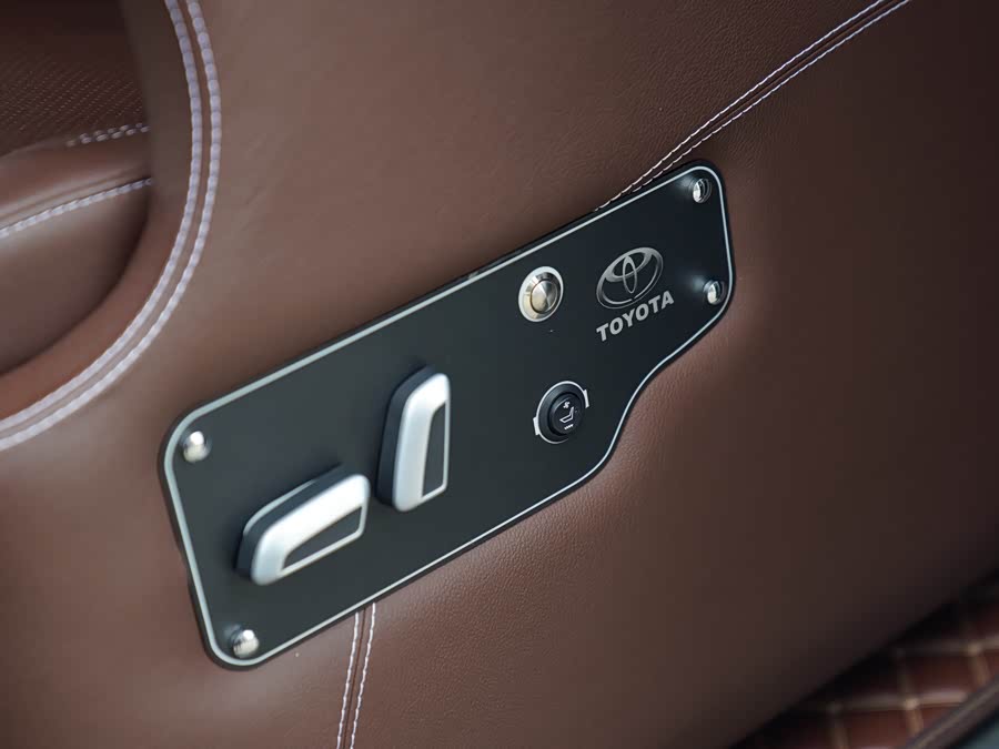 Toyota Sienna 2015 — фото 11