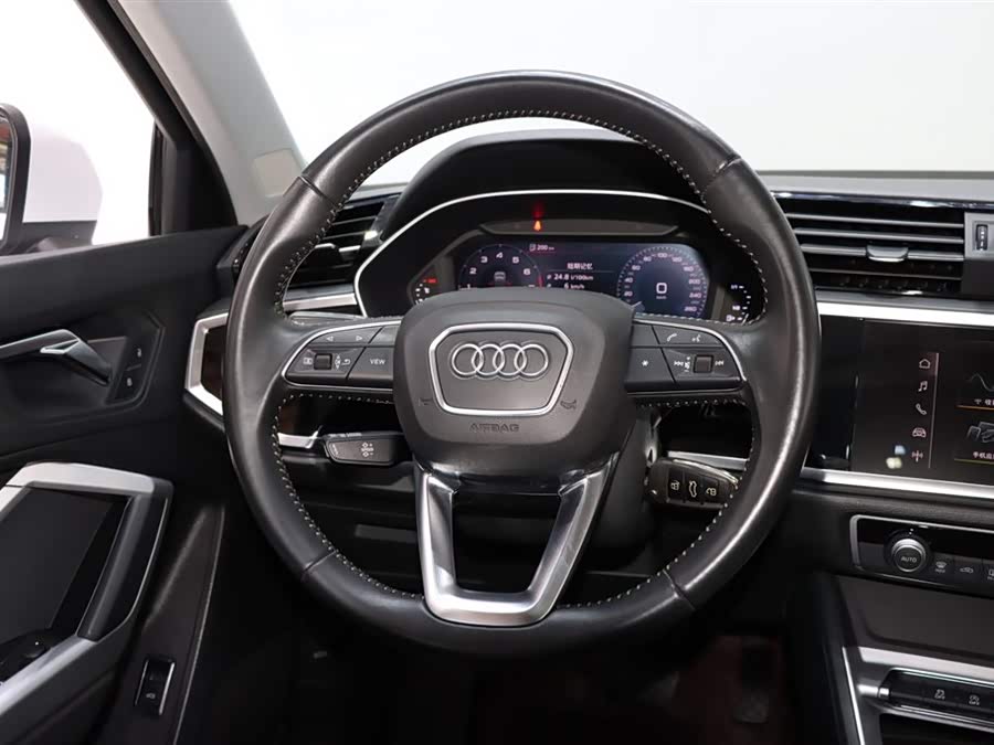 Audi Q3 2019 — фото 13