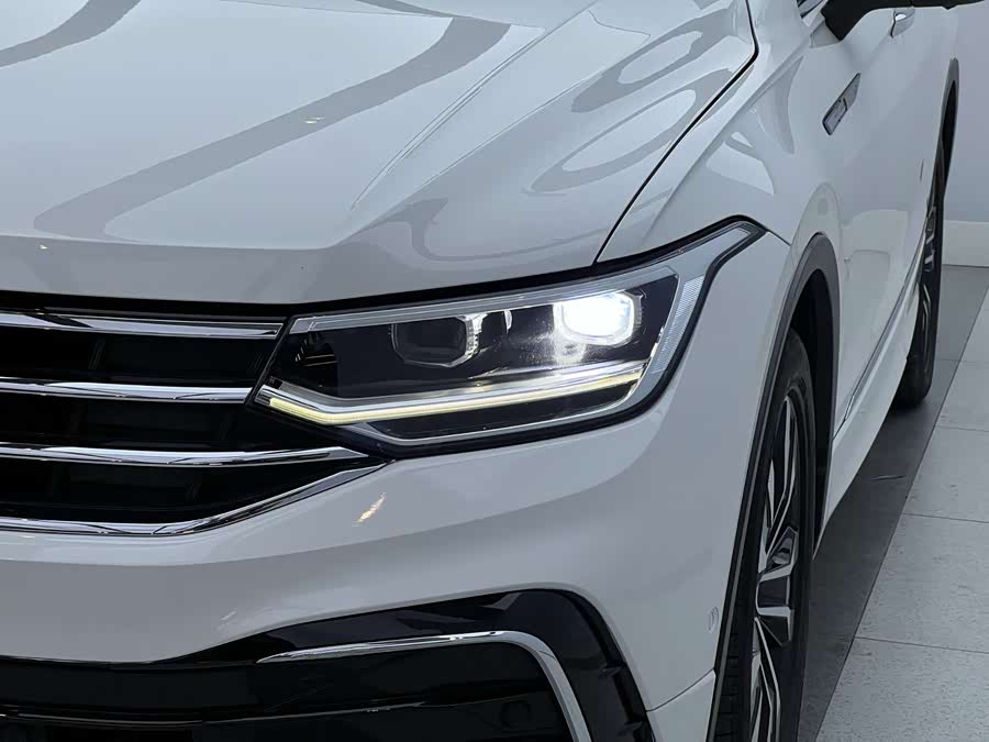 Volkswagen Tiguan L 2022 — фото 8