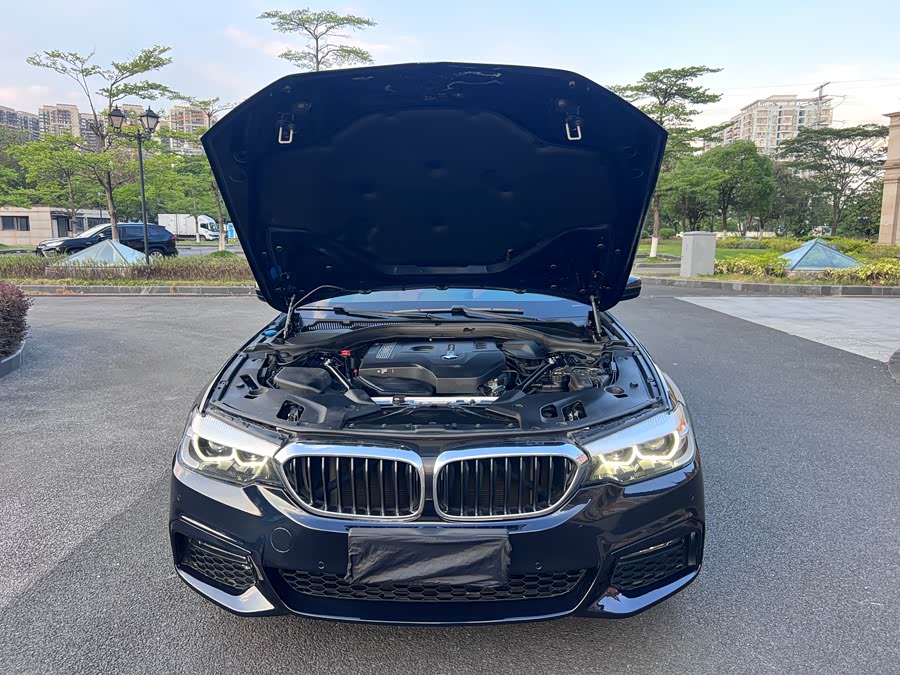 BMW 5 Series 2018 — фото 20