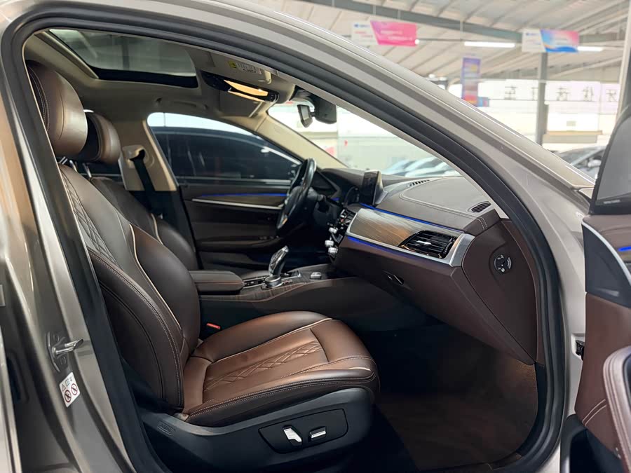 BMW 5 Series New Energy 2020 — фото 16