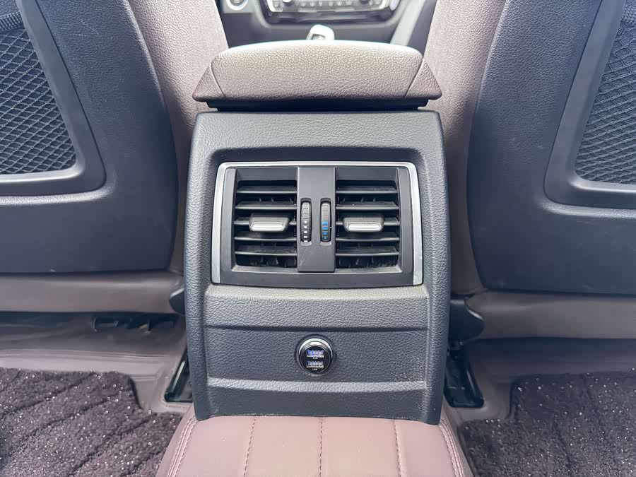 BMW 3 Series 2018 — фото 19