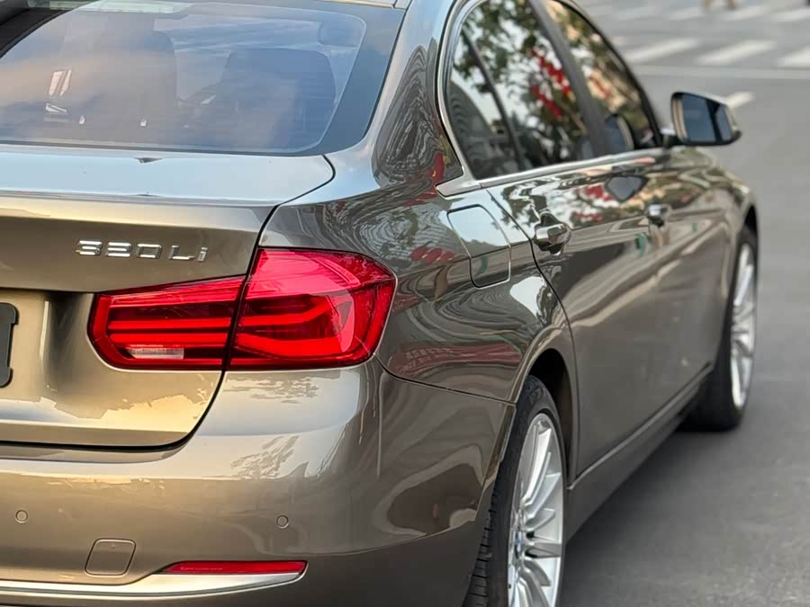 BMW 3 Series 2018 — фото 15
