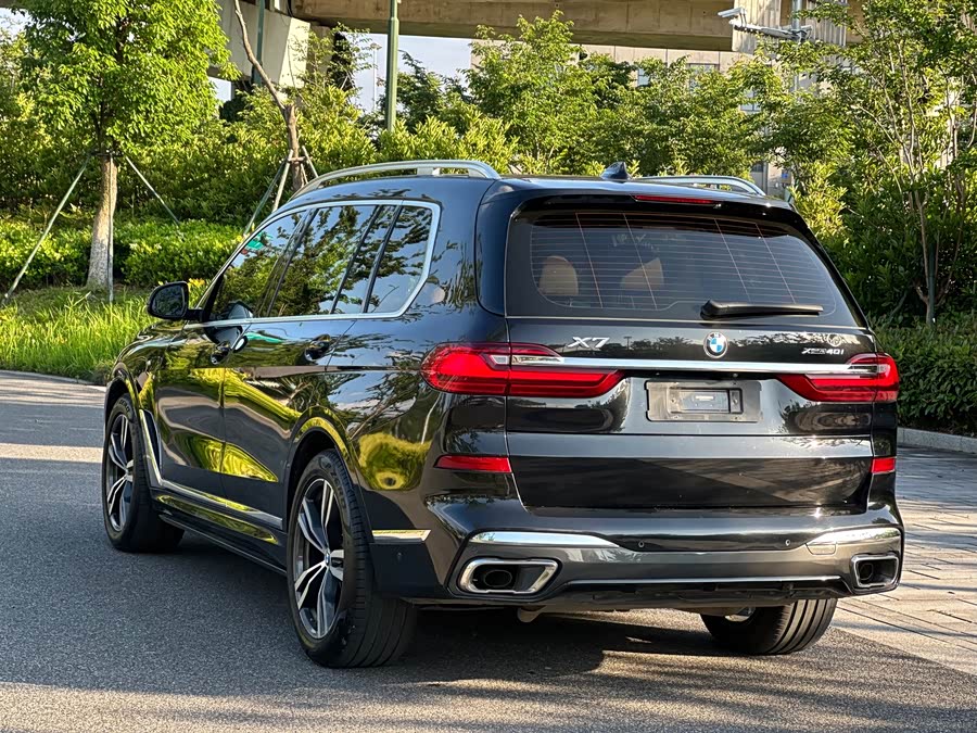 BMW X7 2021