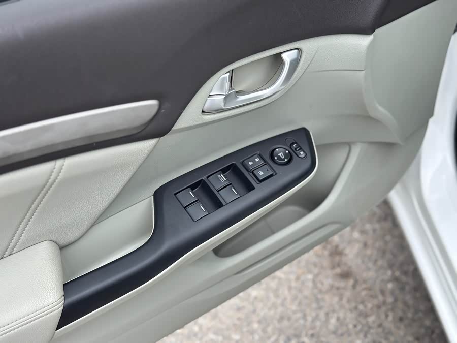 Honda Civic 2014 — фото 18