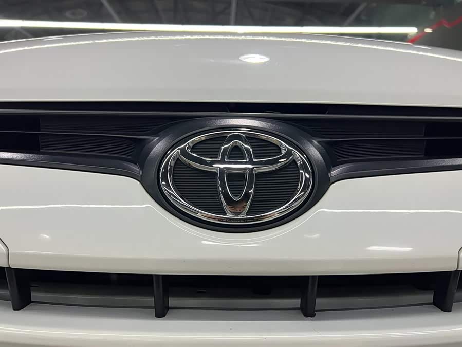 Toyota Yaris L 2022 — фото 18