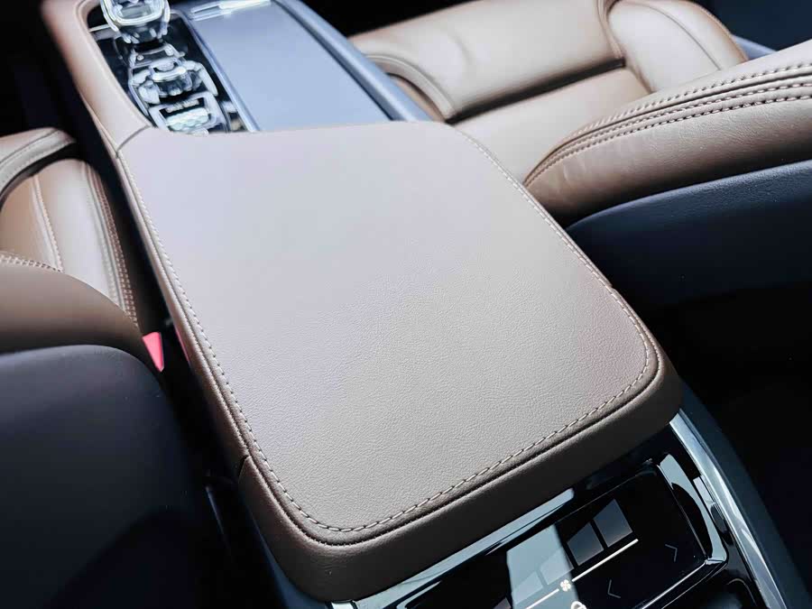 Volvo XC90 2021 — фото 17