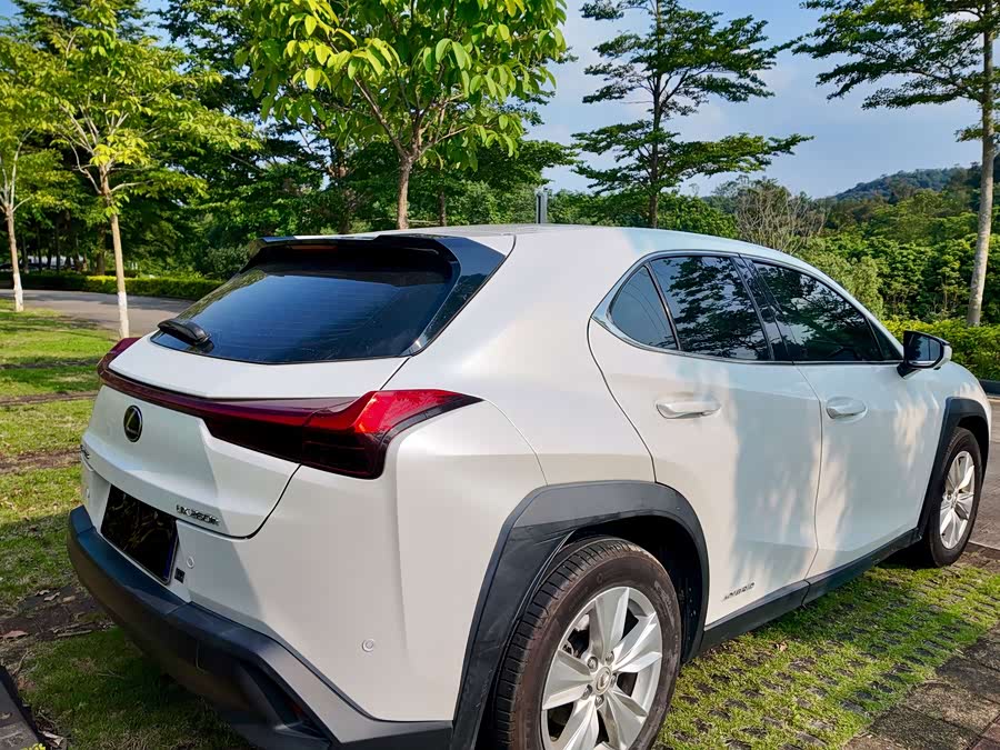 Lexus UX 2019 — фото 9