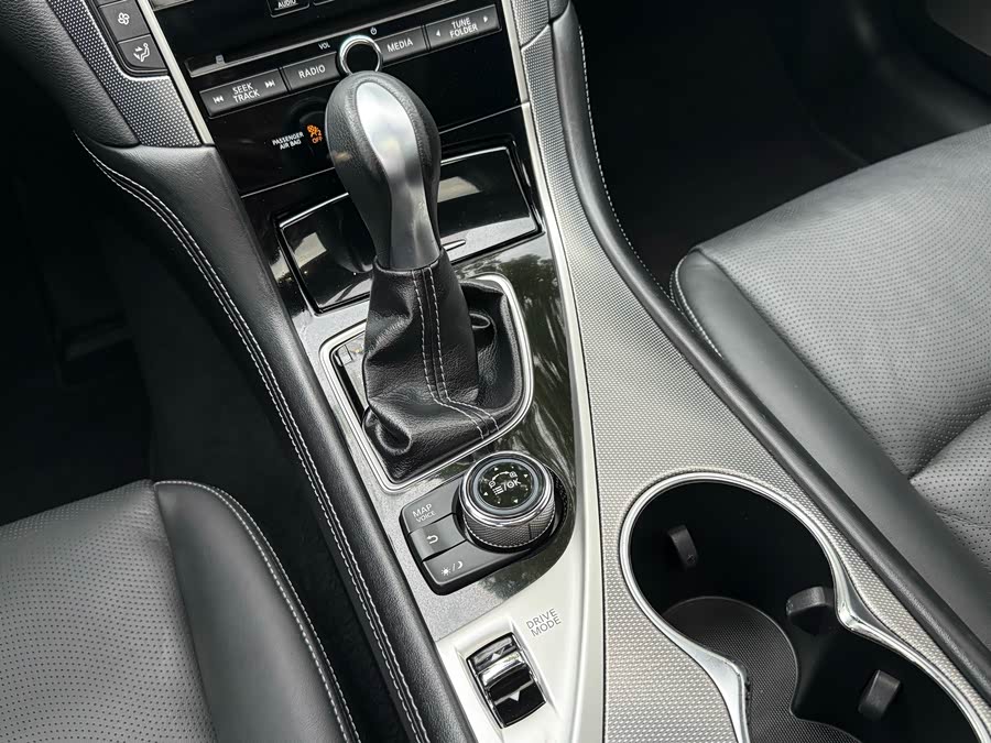 Infiniti Q50L 2015 — фото 11