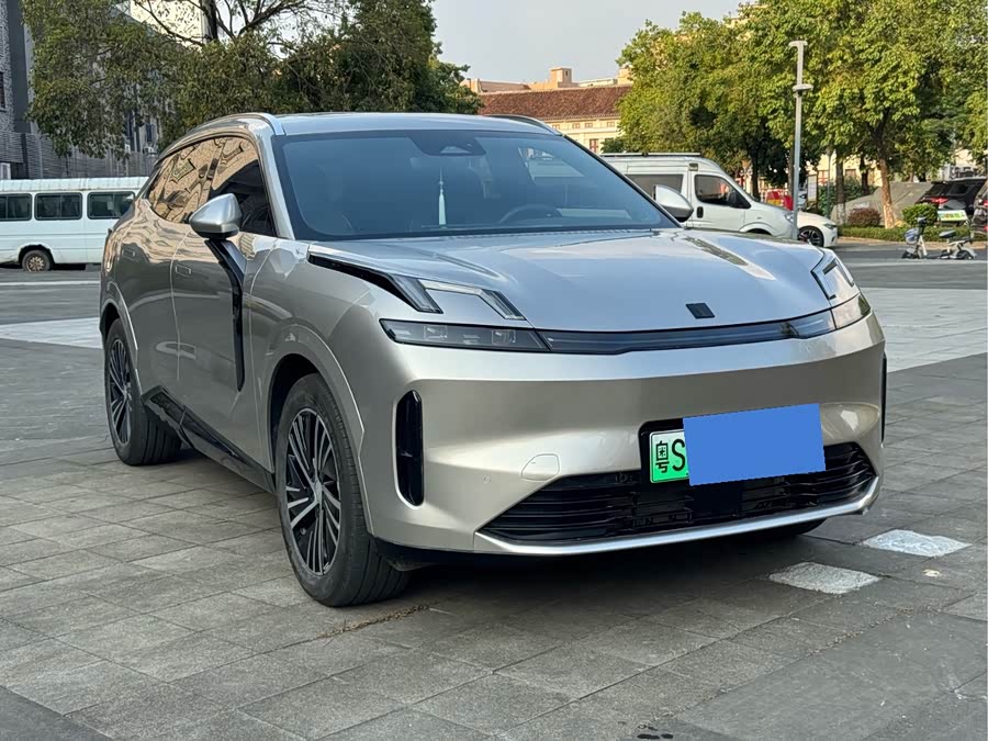 Lynk & Co 08 EM-P 2025