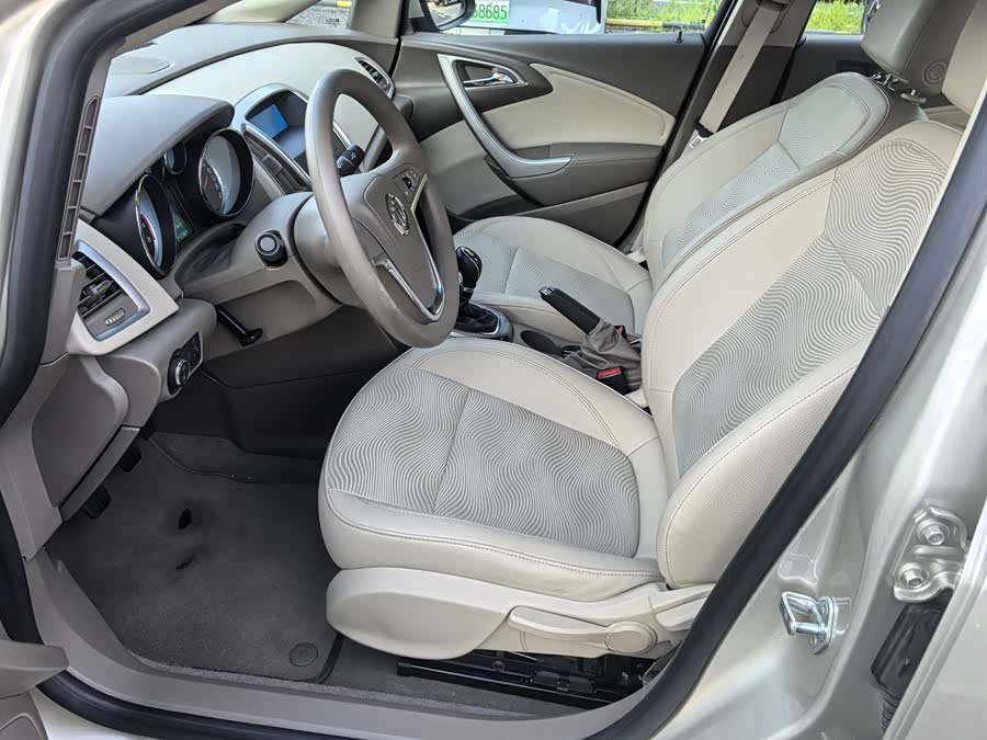Buick Excelle 2013 — фото 18