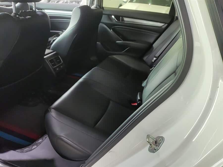 Honda Accord 2022 — фото 17