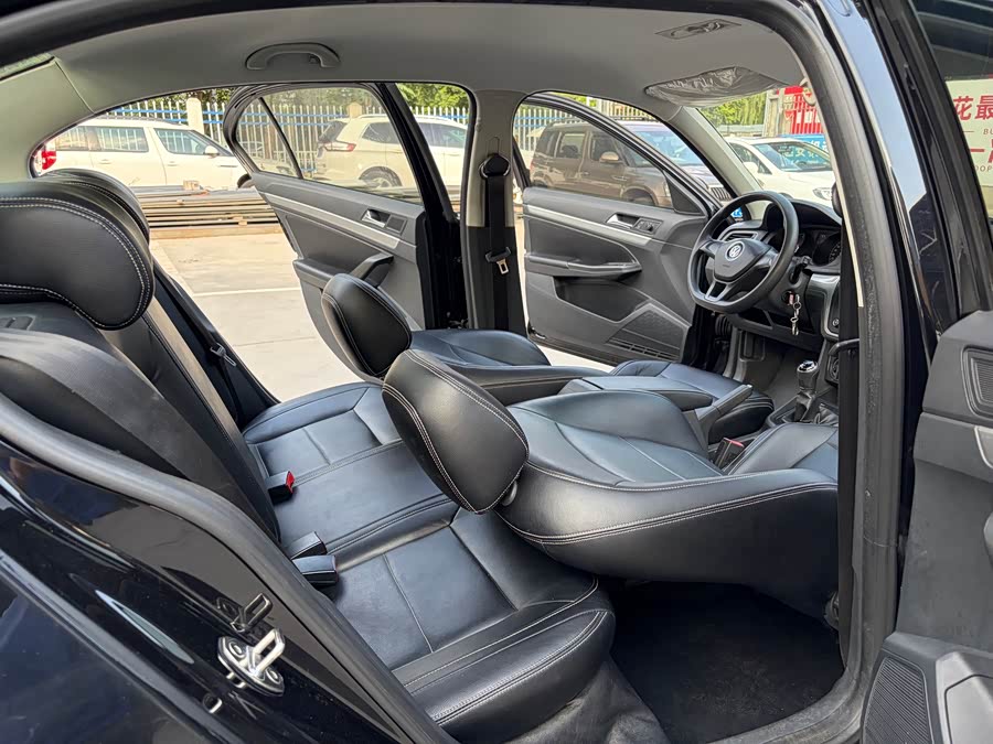 Volkswagen Lavida 2015