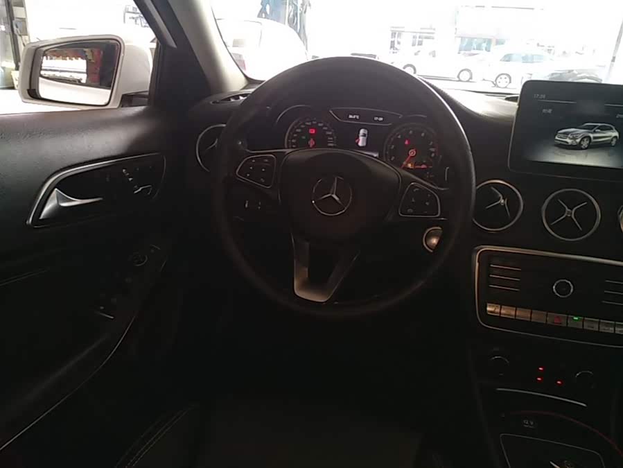 Mercedes-Benz GLA 2017 — фото 11