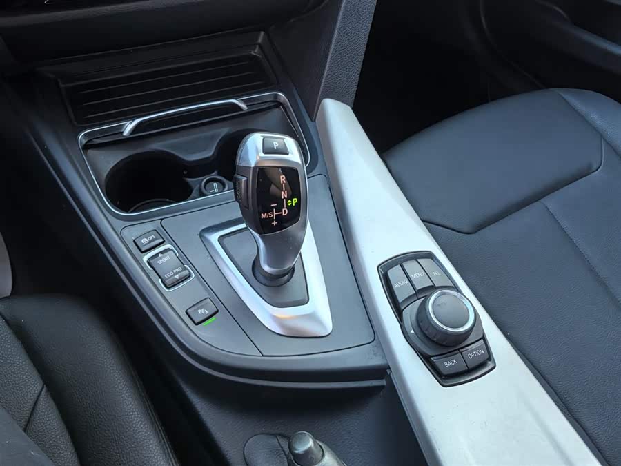 BMW 3 Series 2016 — фото 16