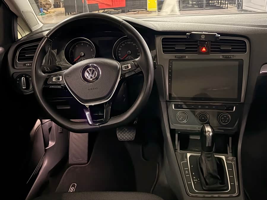 Volkswagen Golf 2018 — фото 10
