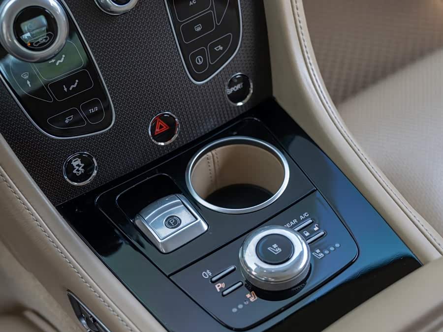 Aston Martin Rapide 2017 — фото 14