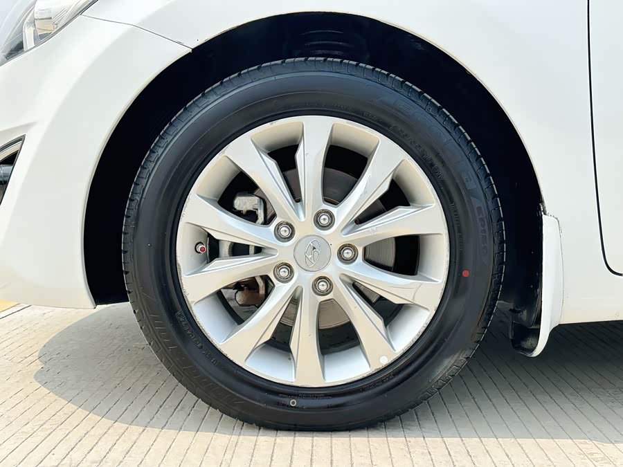 Hyundai Elantra 2016 — фото 20