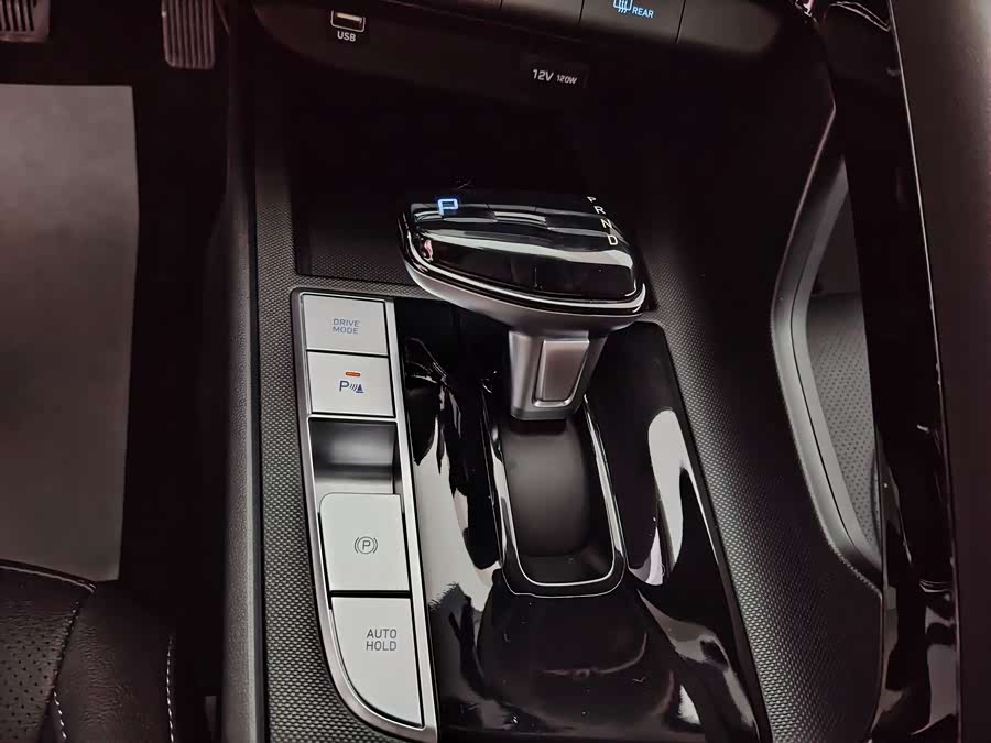 Hyundai Elantra 2023 — фото 14