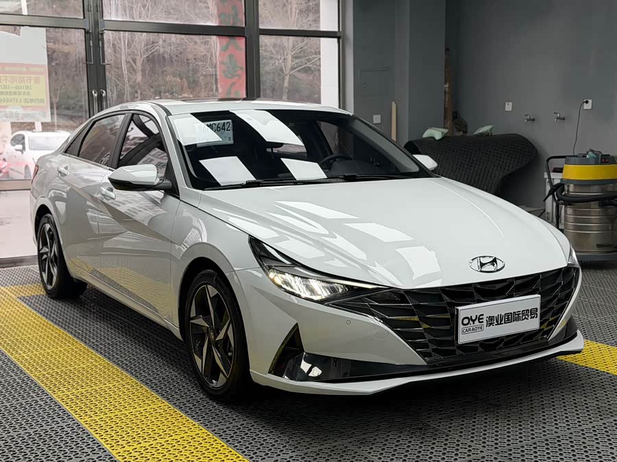 Hyundai Elantra 2022
