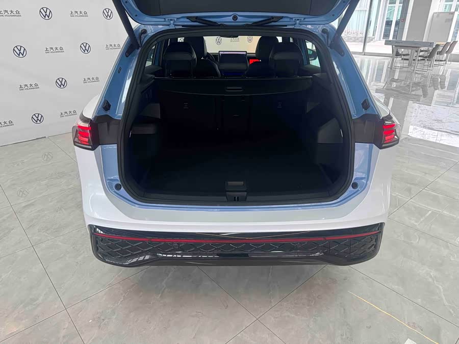 Volkswagen Tiguan L 2024 — фото 13