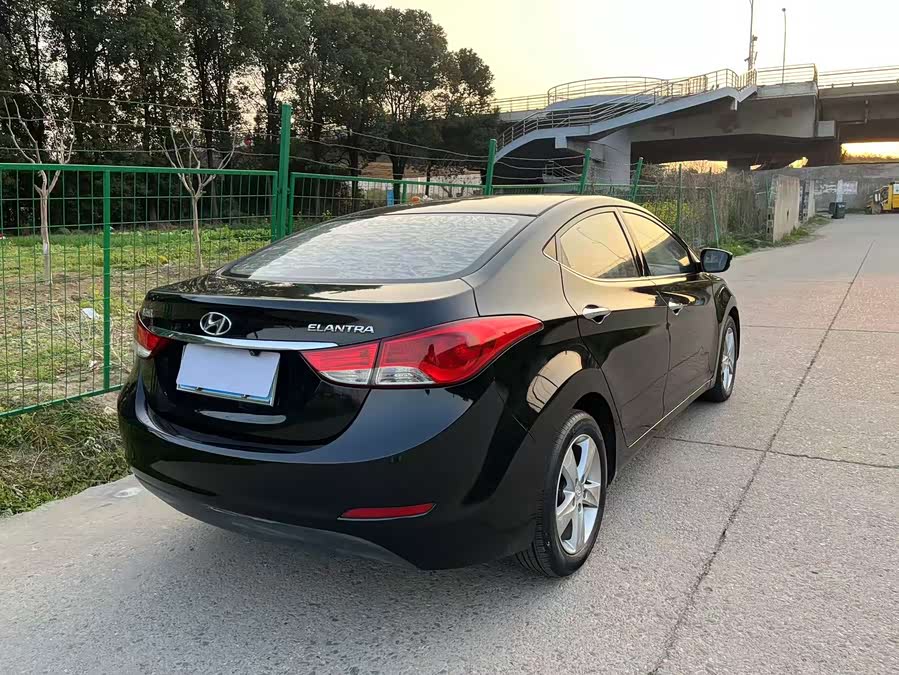 Hyundai Elantra 2013