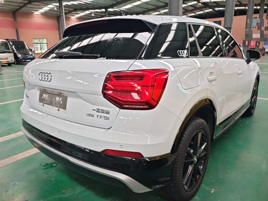 Audi Q2L 2021
