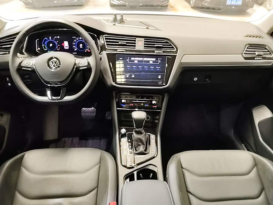 Volkswagen Tiguan L Plug-In Hybrid 2020 — фото 10