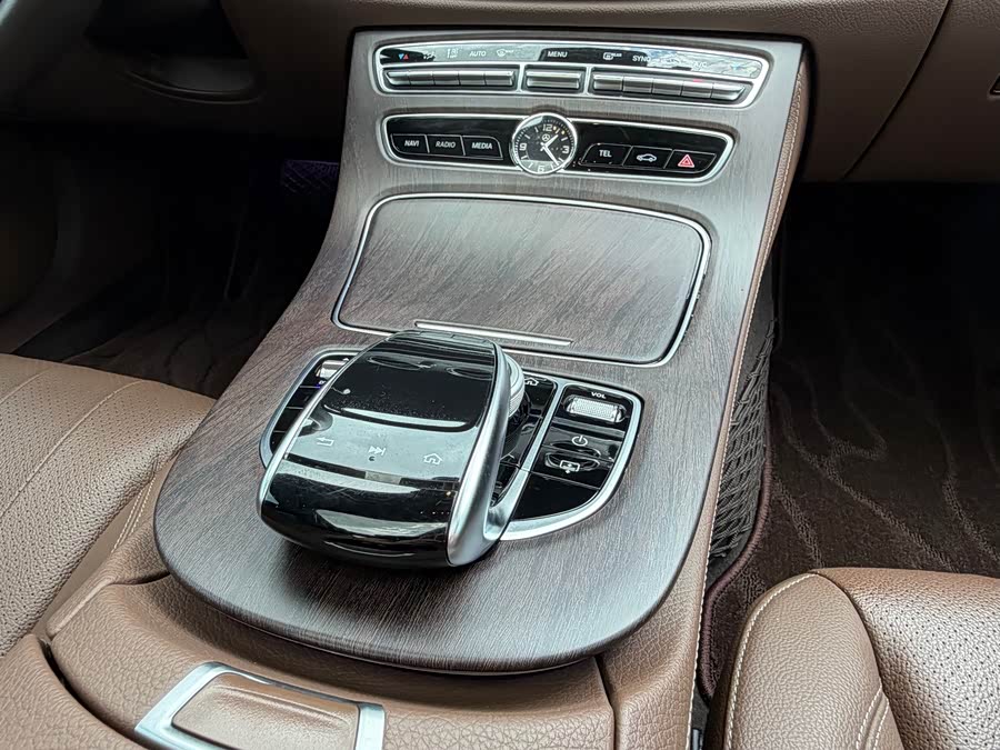 Mercedes-Benz E-Class 2017 — фото 15