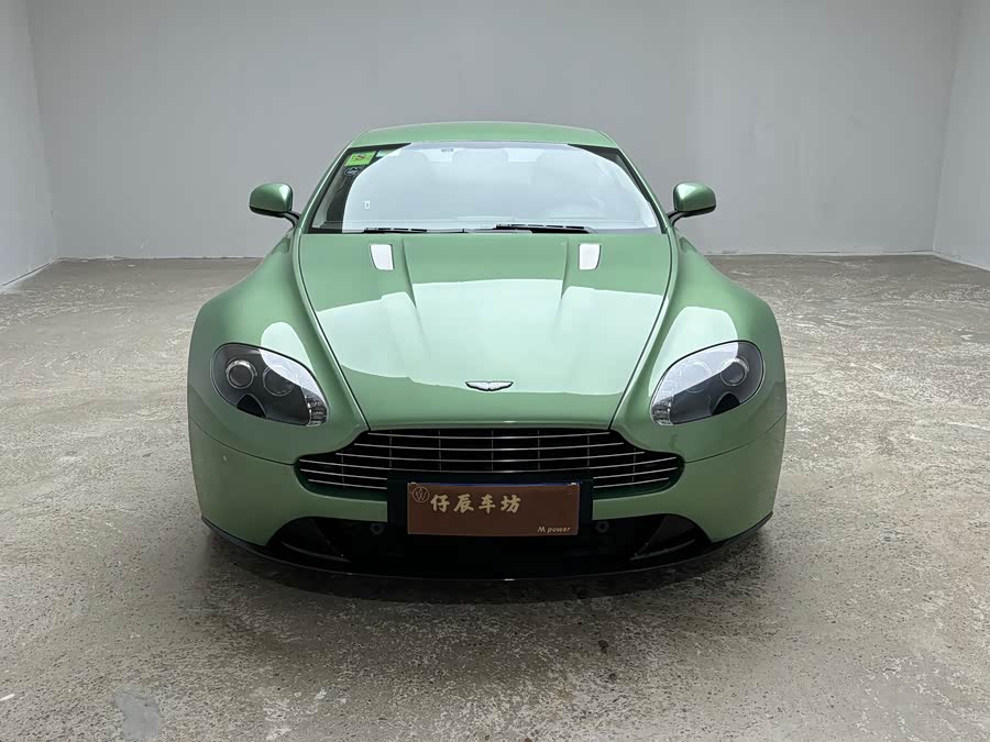 Aston Martin V8 Vantage 2012