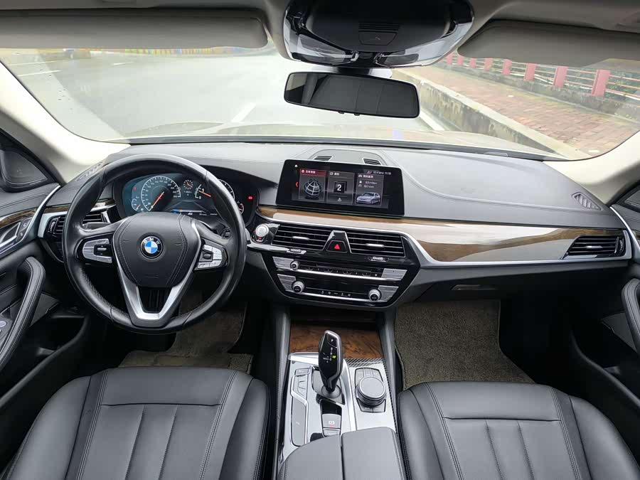 BMW 5 Series 2019 — фото 16