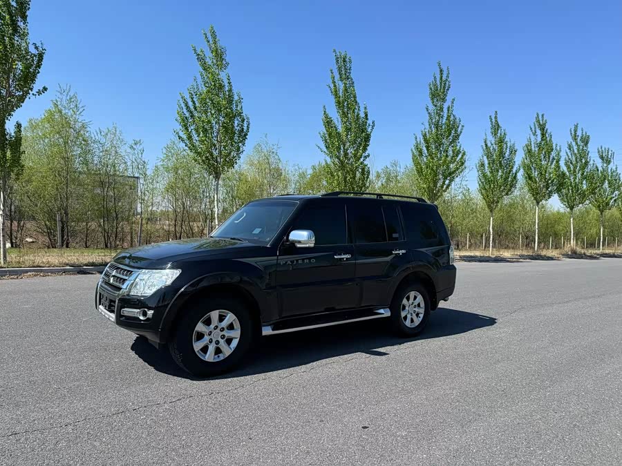 Mitsubishi Pajero 2016