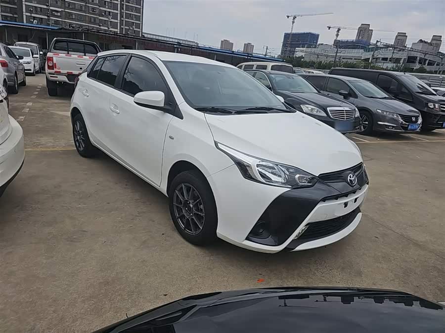 Toyota Yaris L 2021