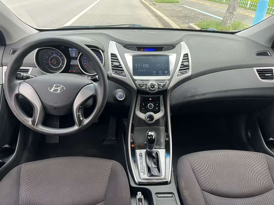 Hyundai Elantra 2015