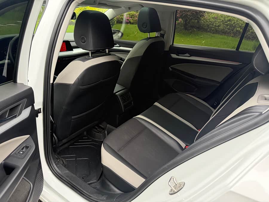 Volkswagen Golf 2021